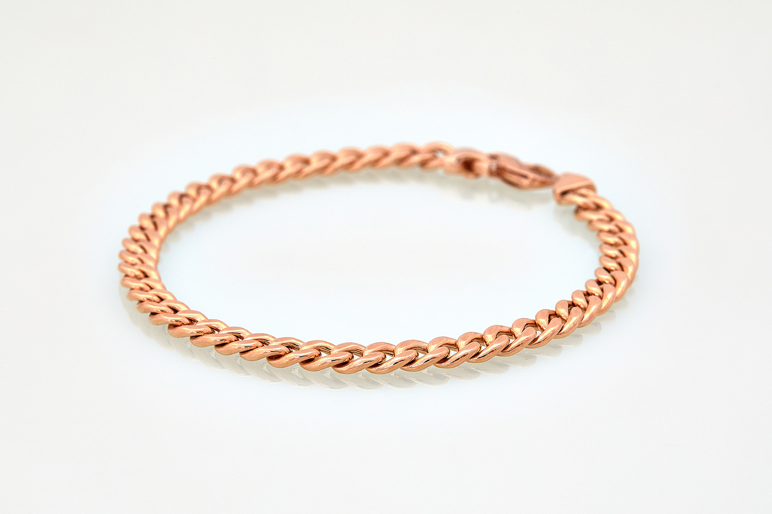 Wise Maketing-fotografisanje zlatnog nakita.