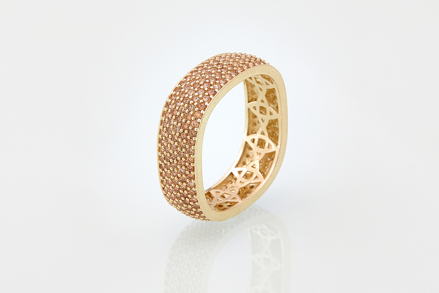 Wise Maketing-fotografisanje zlatnog nakita.