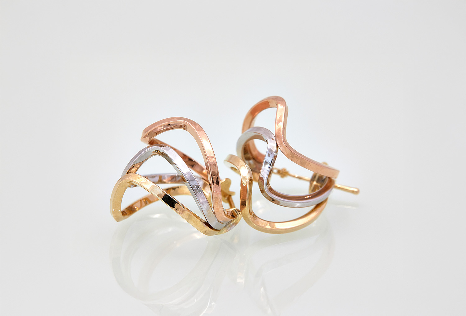 Wise Maketing-fotografisanje zlatnog nakita.