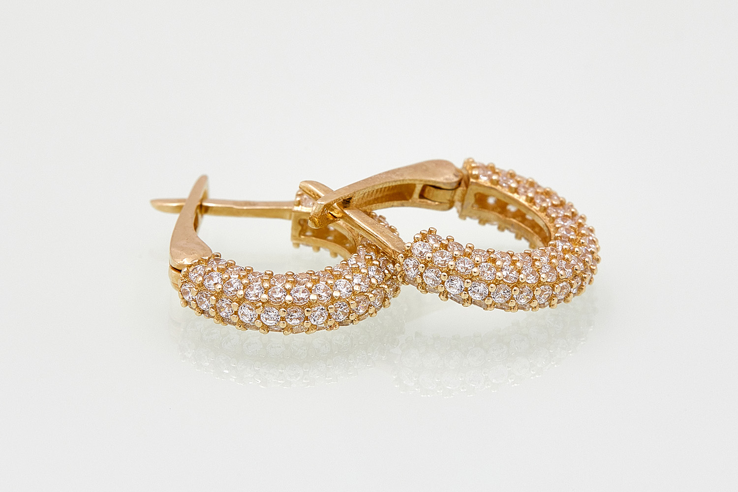 Wise Maketing-fotografisanje zlatnog nakita.