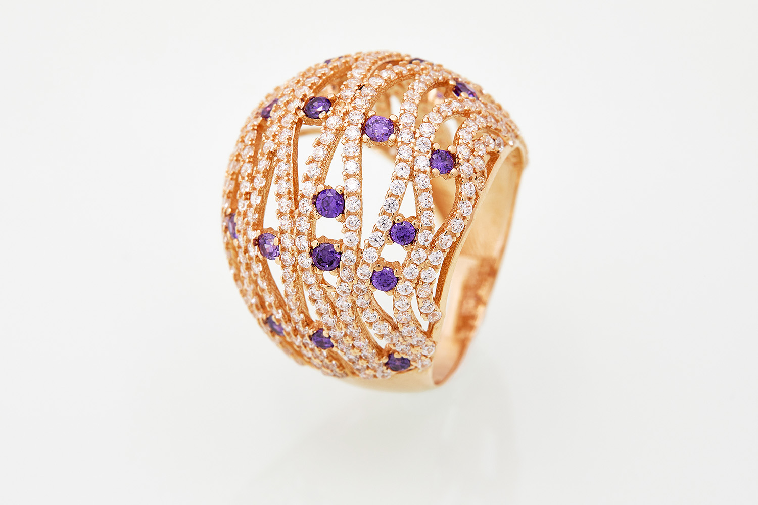 Wise Maketing-fotografisanje zlatnog nakita.